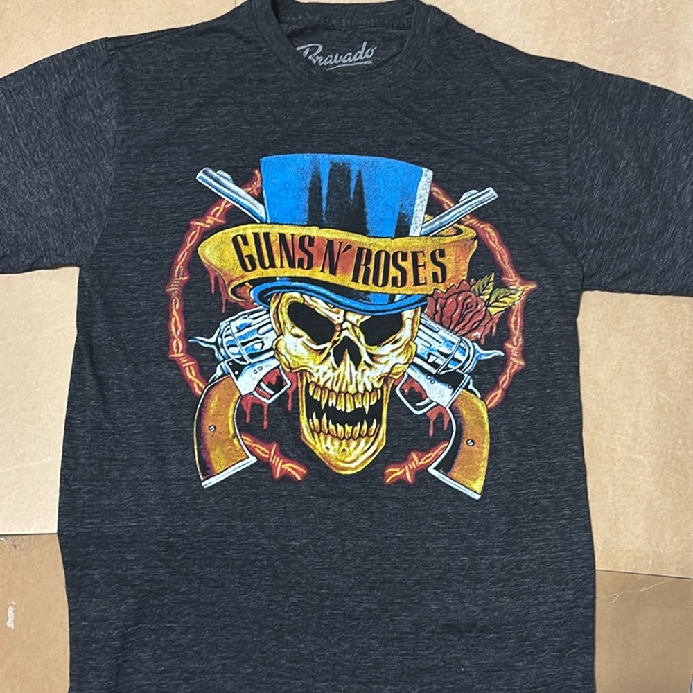 Guns N Roses T-Shirt Women's Small Black Skull Revolver Band Logo Bravado